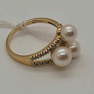 14k Ring with Pearls and Clear Stones